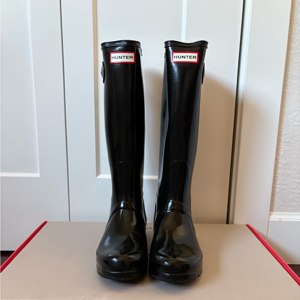 Hunter Women’s Original Tall Gloss Boot in Black - Size 7